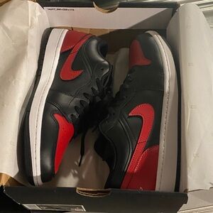 Air Jordan 1 low Black/varsity red-summit white